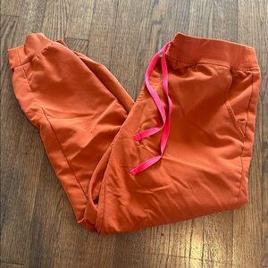 FIGS Zamora jogger scrub pants L petite length dirty chai